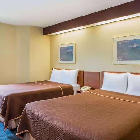Travelodge By Wyndham Fort Myers Airport Esterno foto