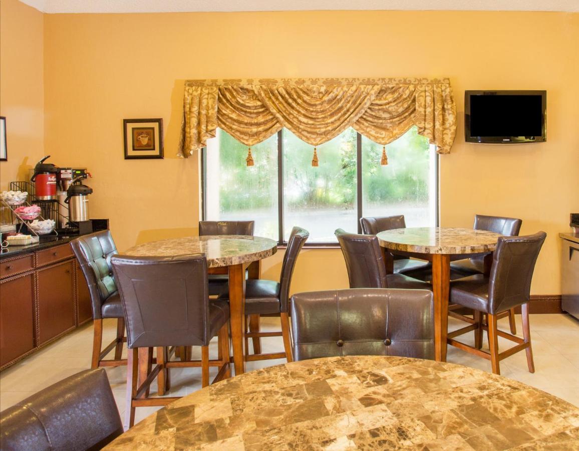 Travelodge By Wyndham Fort Myers Airport Esterno foto