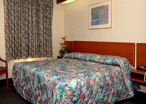 Travelodge By Wyndham Fort Myers Airport Esterno foto