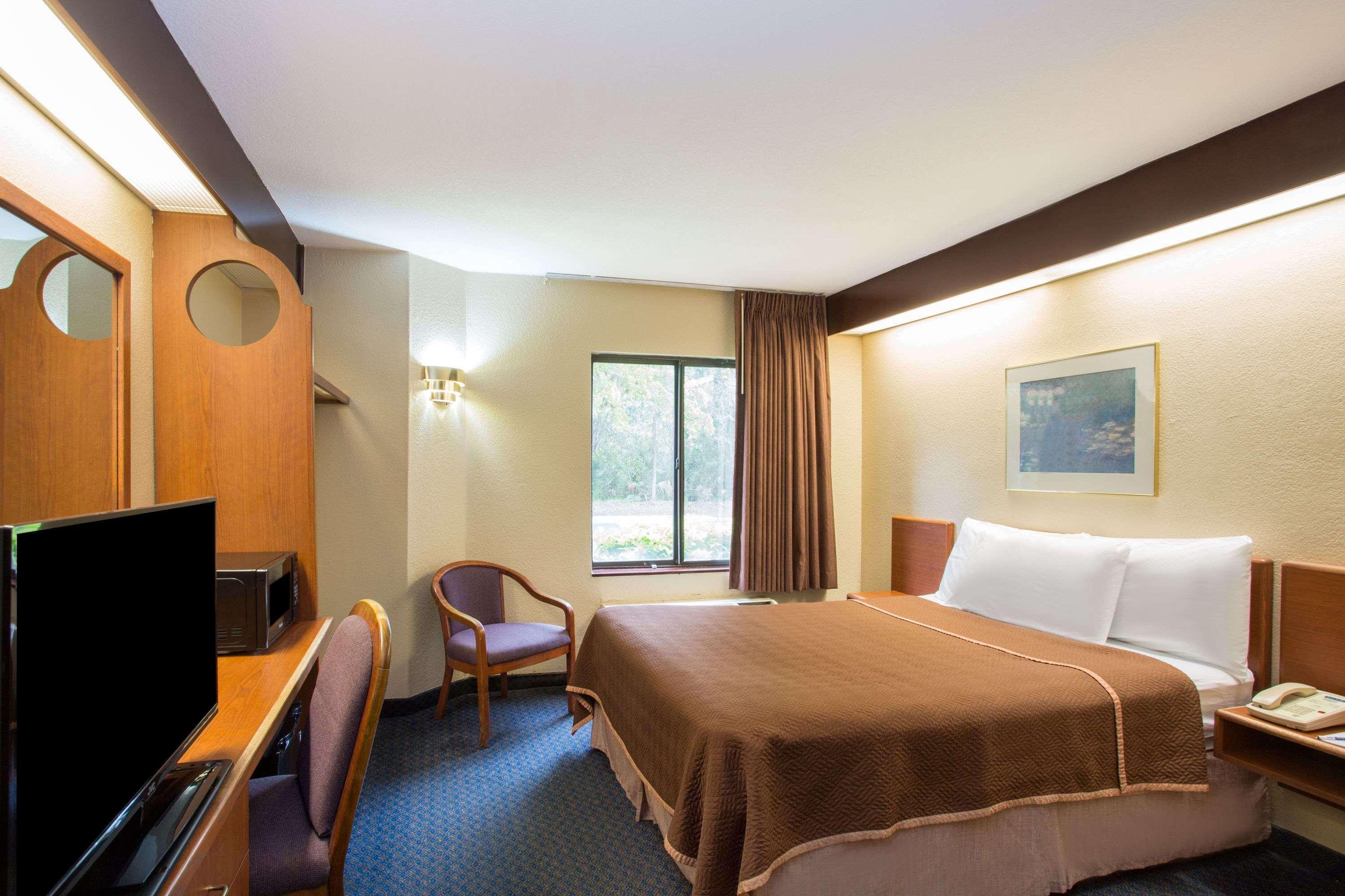 Travelodge By Wyndham Fort Myers Airport Esterno foto