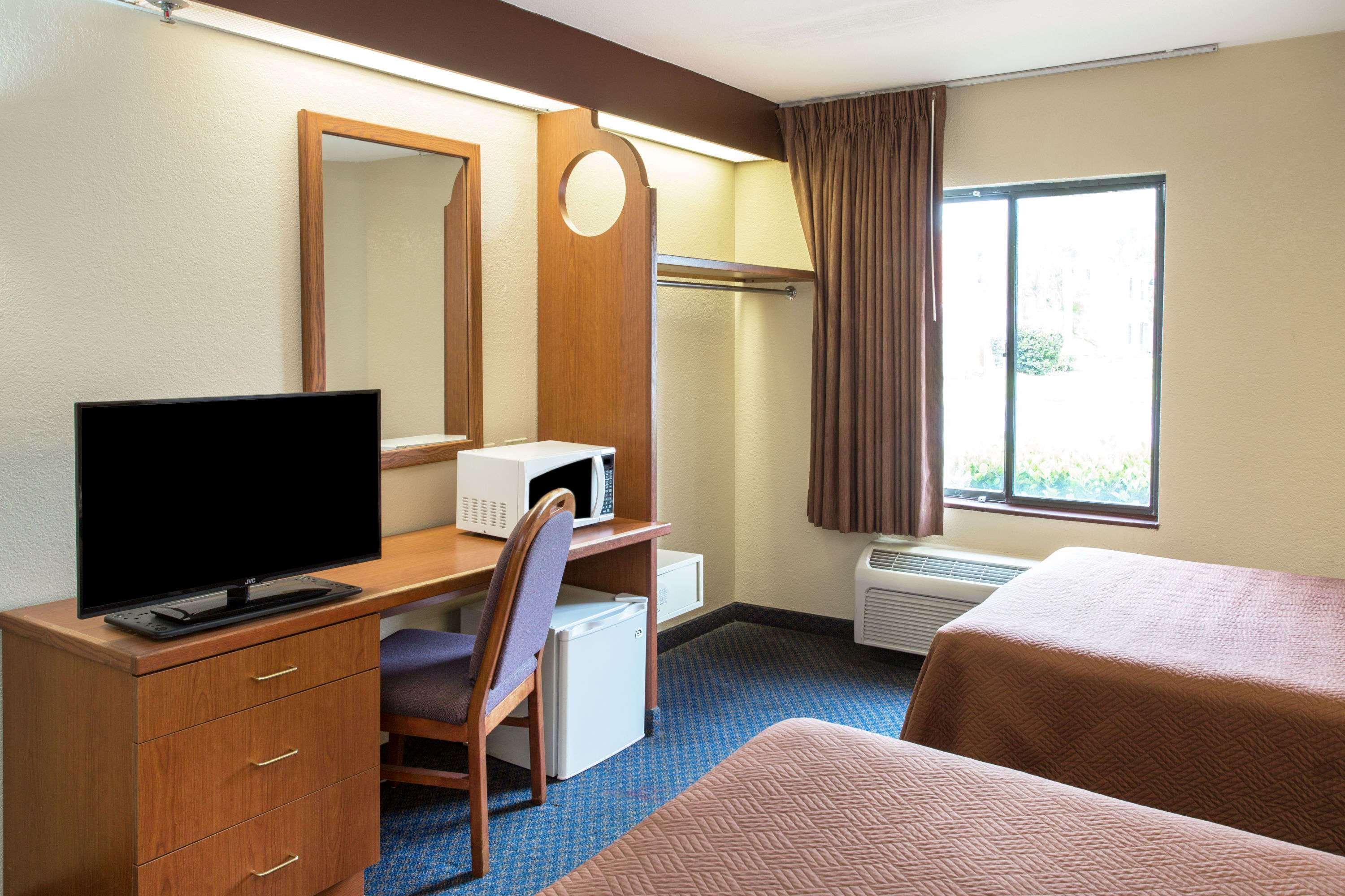 Travelodge By Wyndham Fort Myers Airport Esterno foto