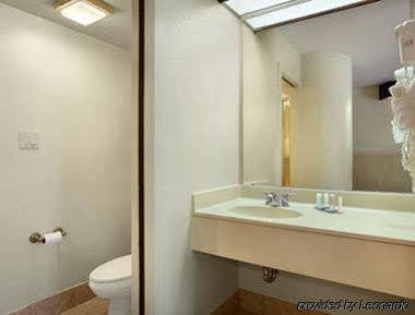Travelodge By Wyndham Fort Myers Airport Esterno foto